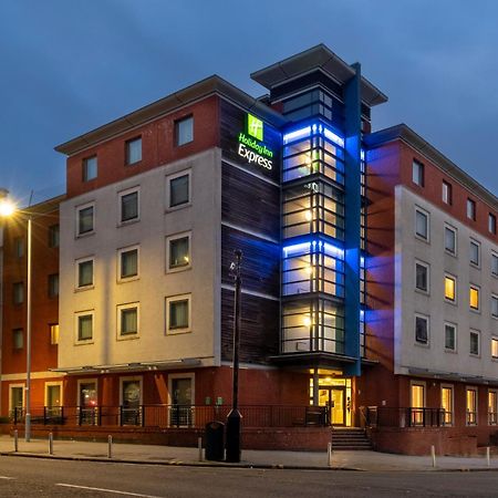 Holiday Inn Express Stevenage By Ihg Ngoại thất bức ảnh