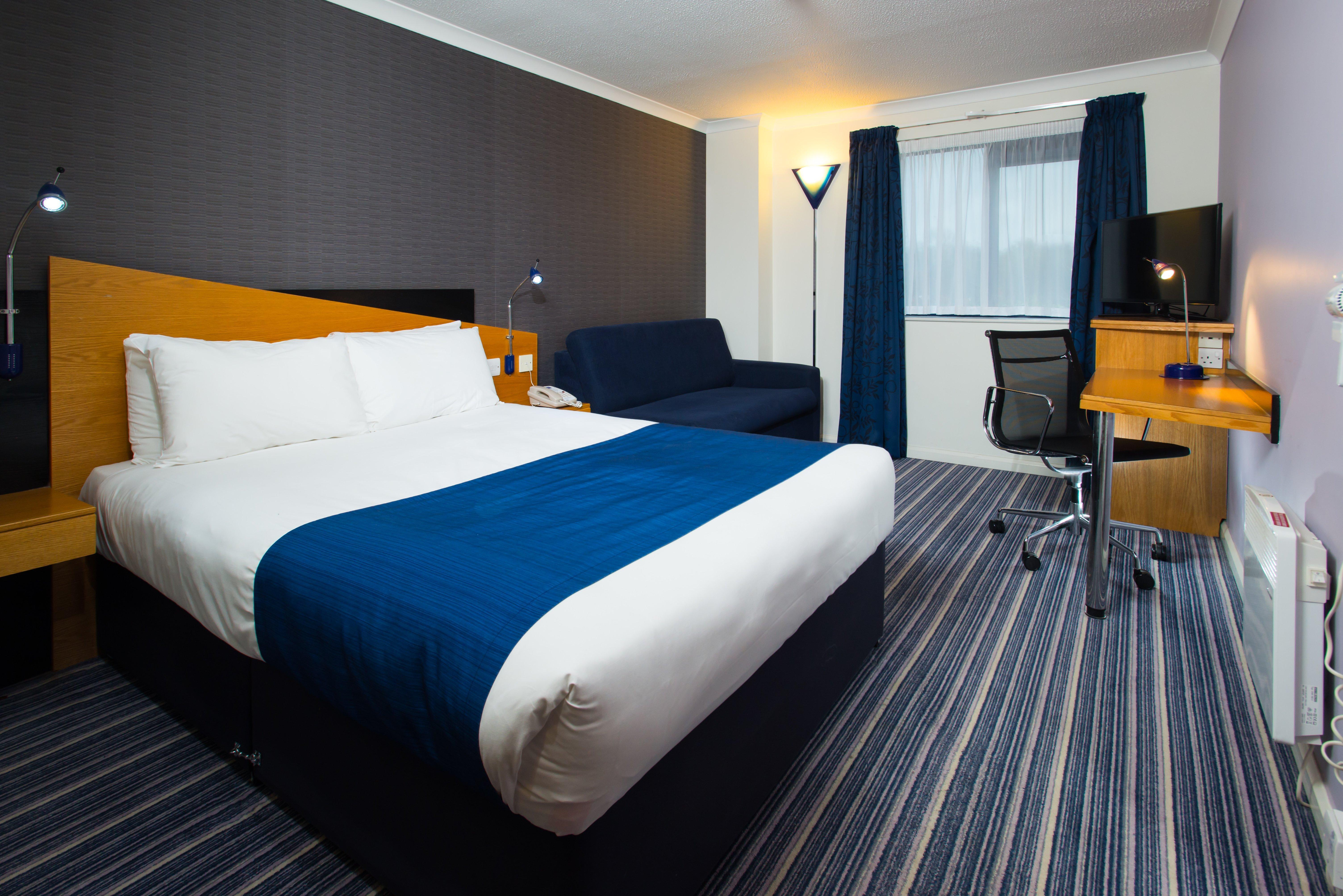 Holiday Inn Express Stevenage, An Ihg Hotel Ngoại thất bức ảnh