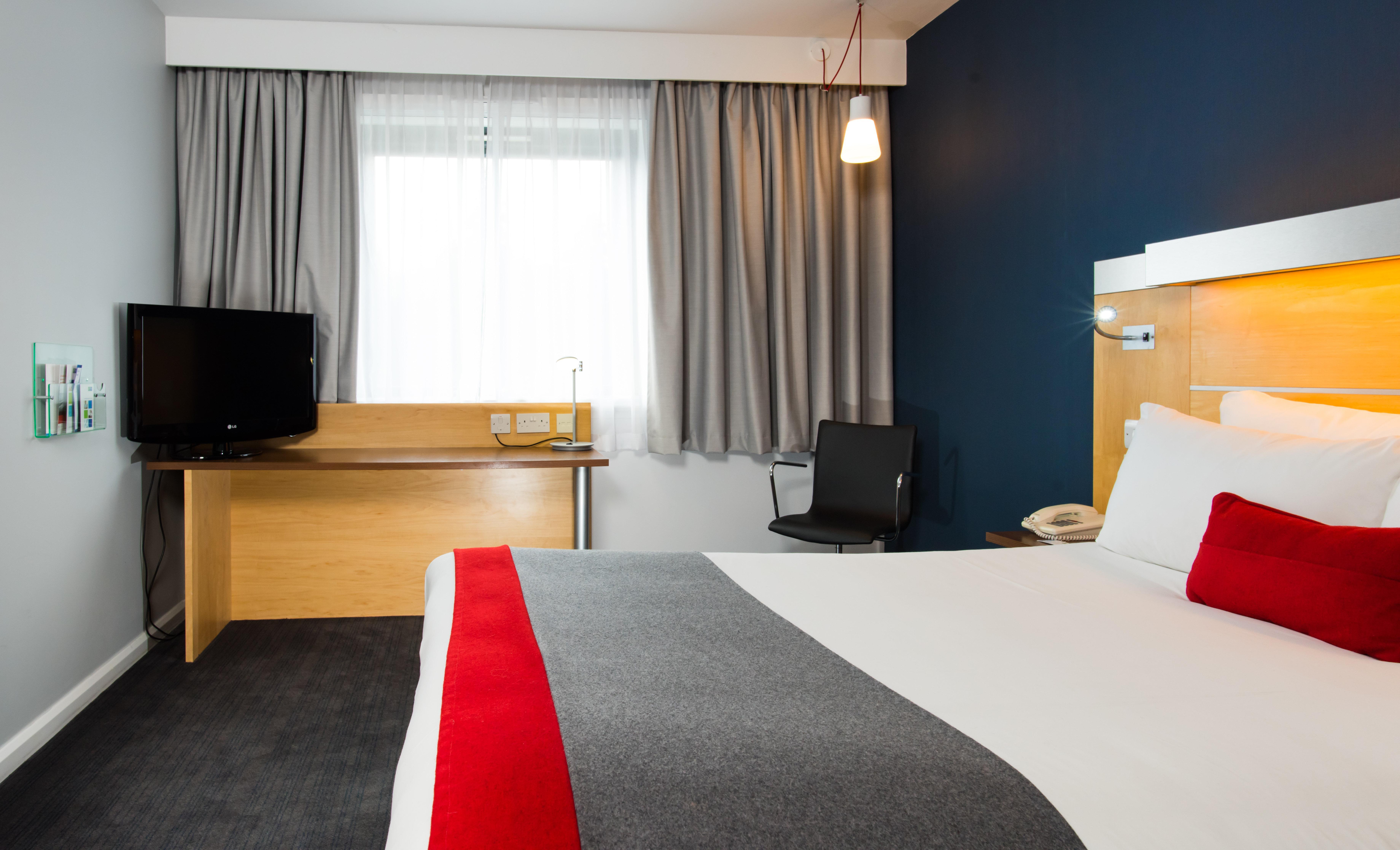 Holiday Inn Express Stevenage, An Ihg Hotel Ngoại thất bức ảnh