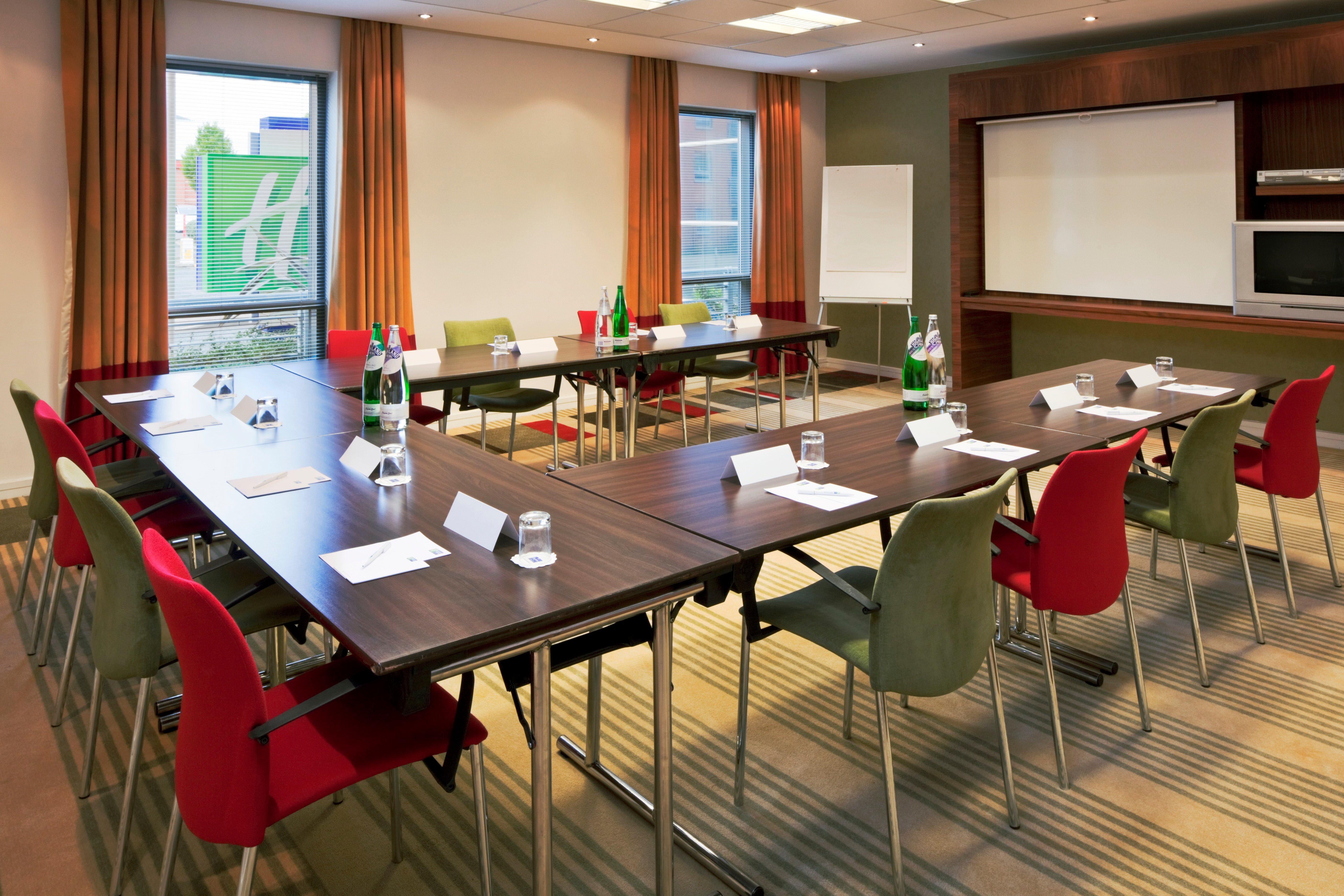 Holiday Inn Express Stevenage, An Ihg Hotel Ngoại thất bức ảnh