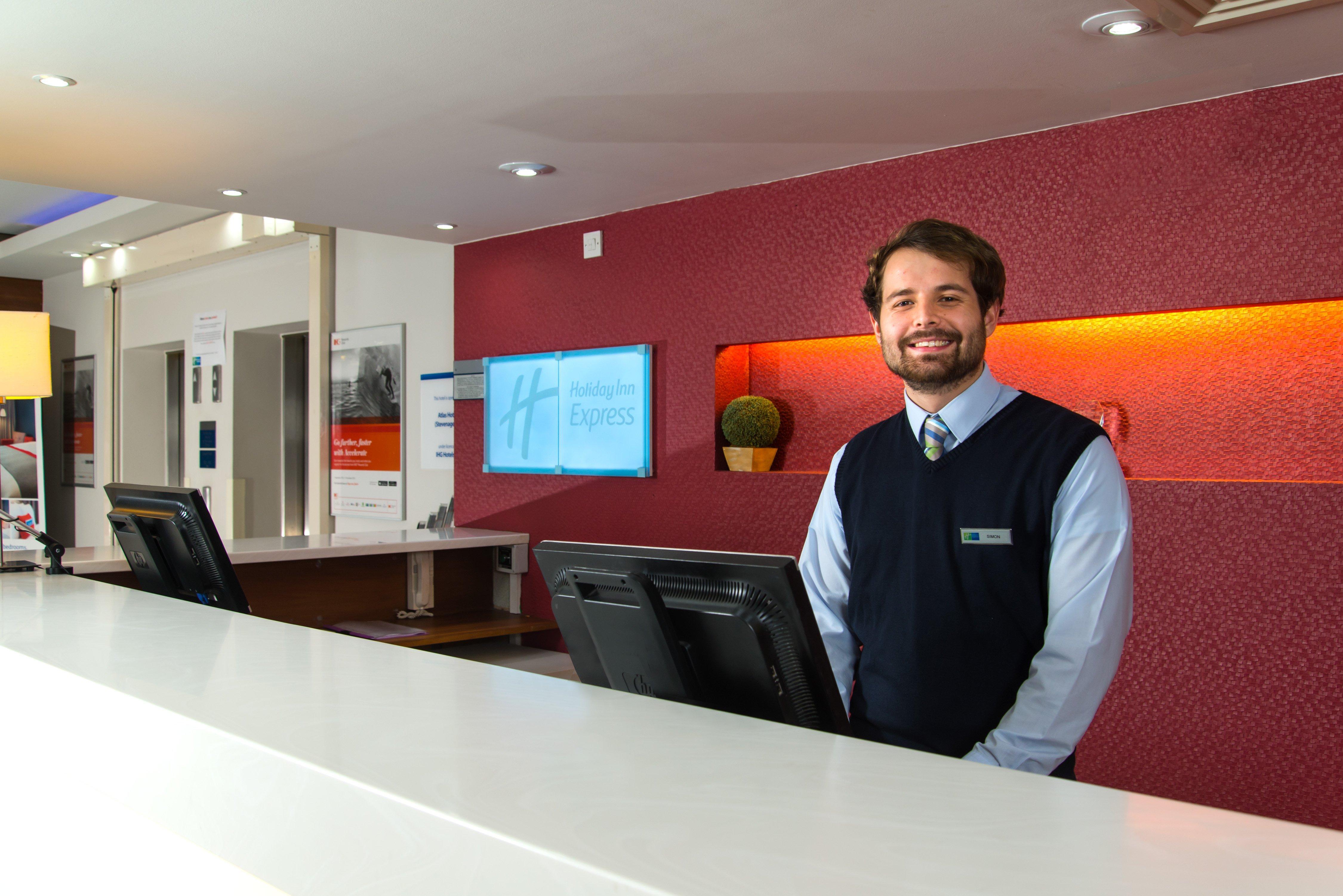 Holiday Inn Express Stevenage, An Ihg Hotel Ngoại thất bức ảnh