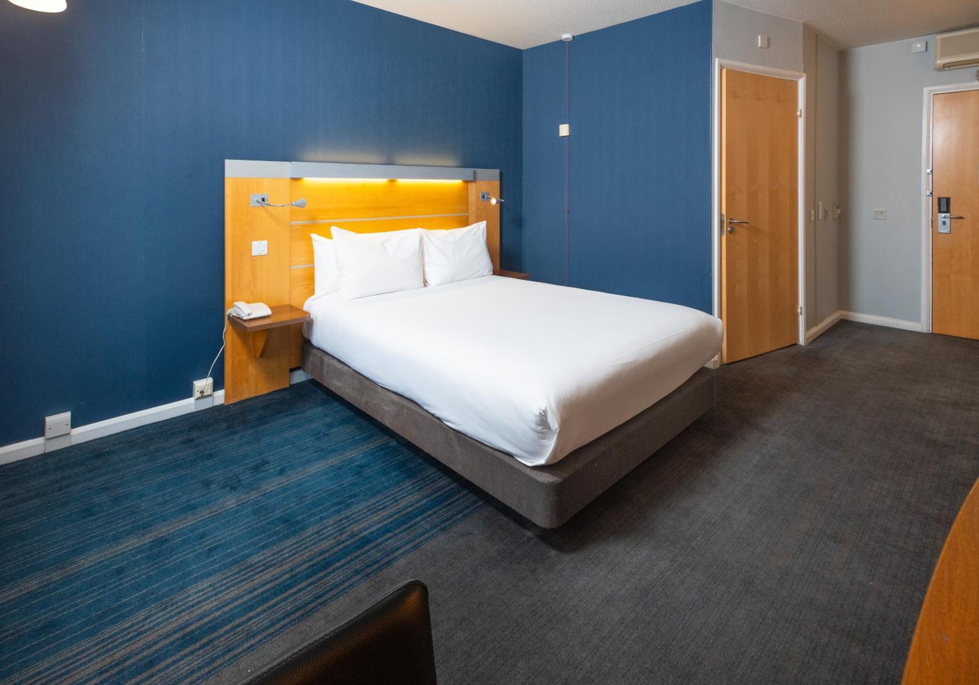 Holiday Inn Express Stevenage By Ihg Phòng bức ảnh