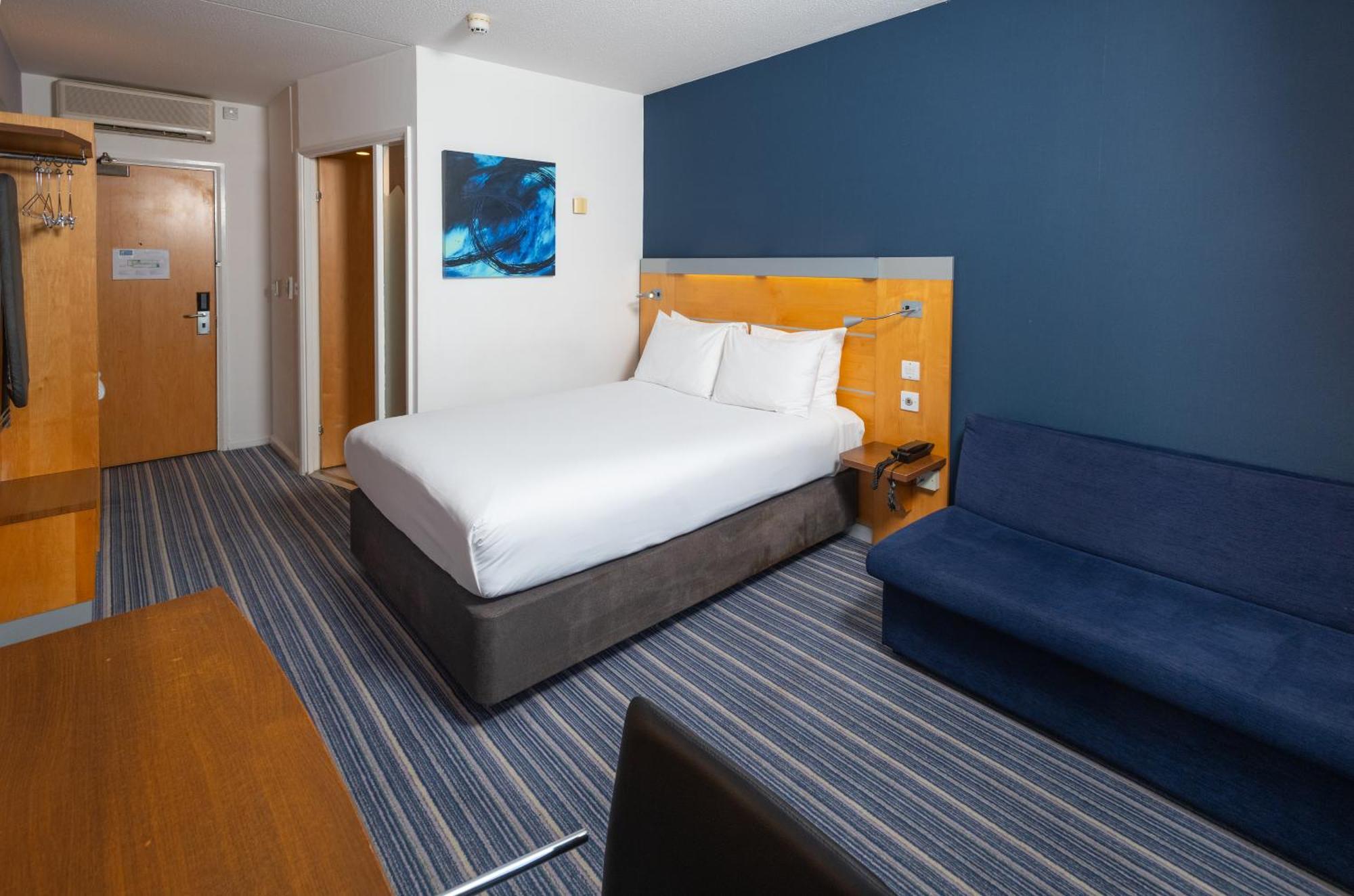 Holiday Inn Express Stevenage By Ihg Ngoại thất bức ảnh