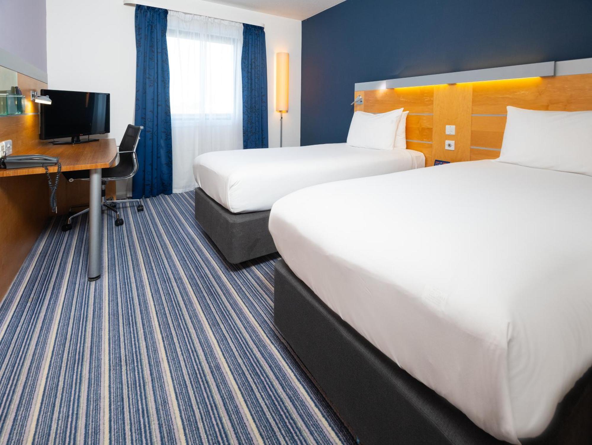Holiday Inn Express Stevenage By Ihg Ngoại thất bức ảnh