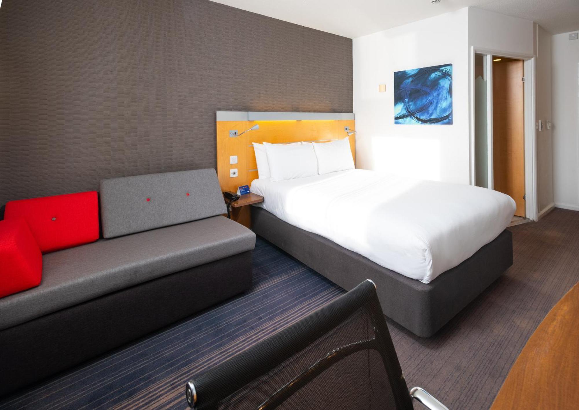 Holiday Inn Express Stevenage By Ihg Ngoại thất bức ảnh
