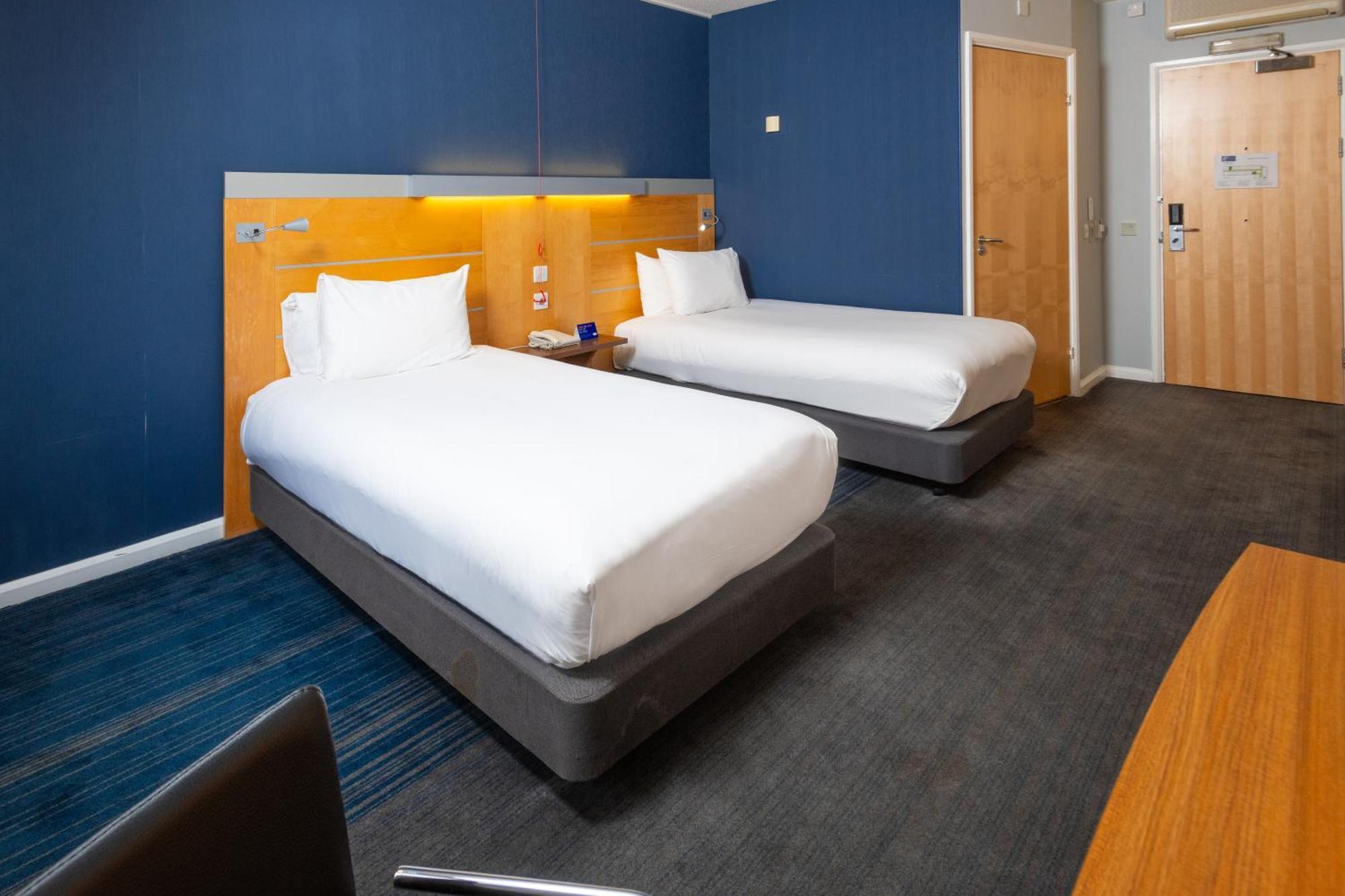 Holiday Inn Express Stevenage By Ihg Ngoại thất bức ảnh