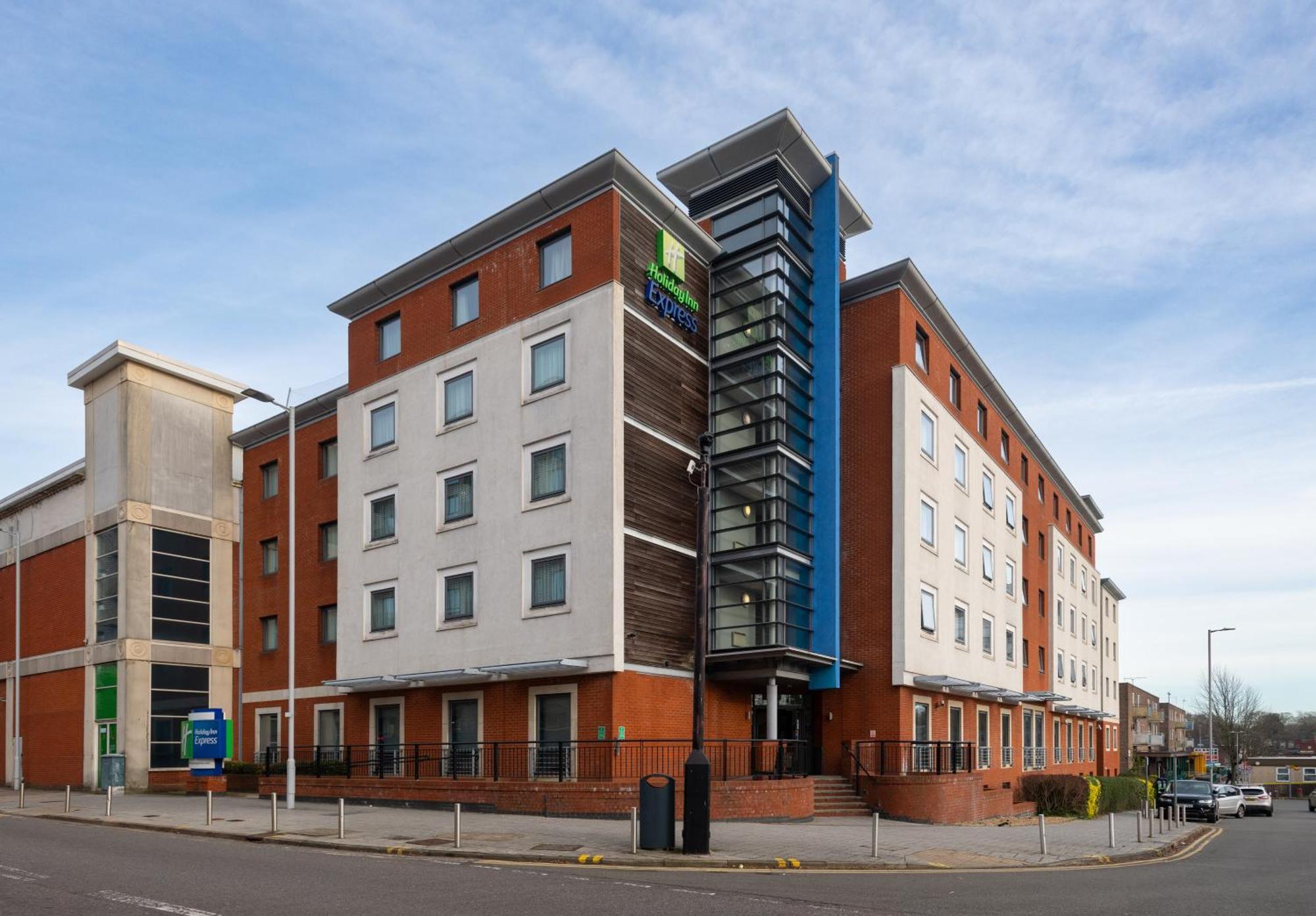 Holiday Inn Express Stevenage By Ihg Ngoại thất bức ảnh