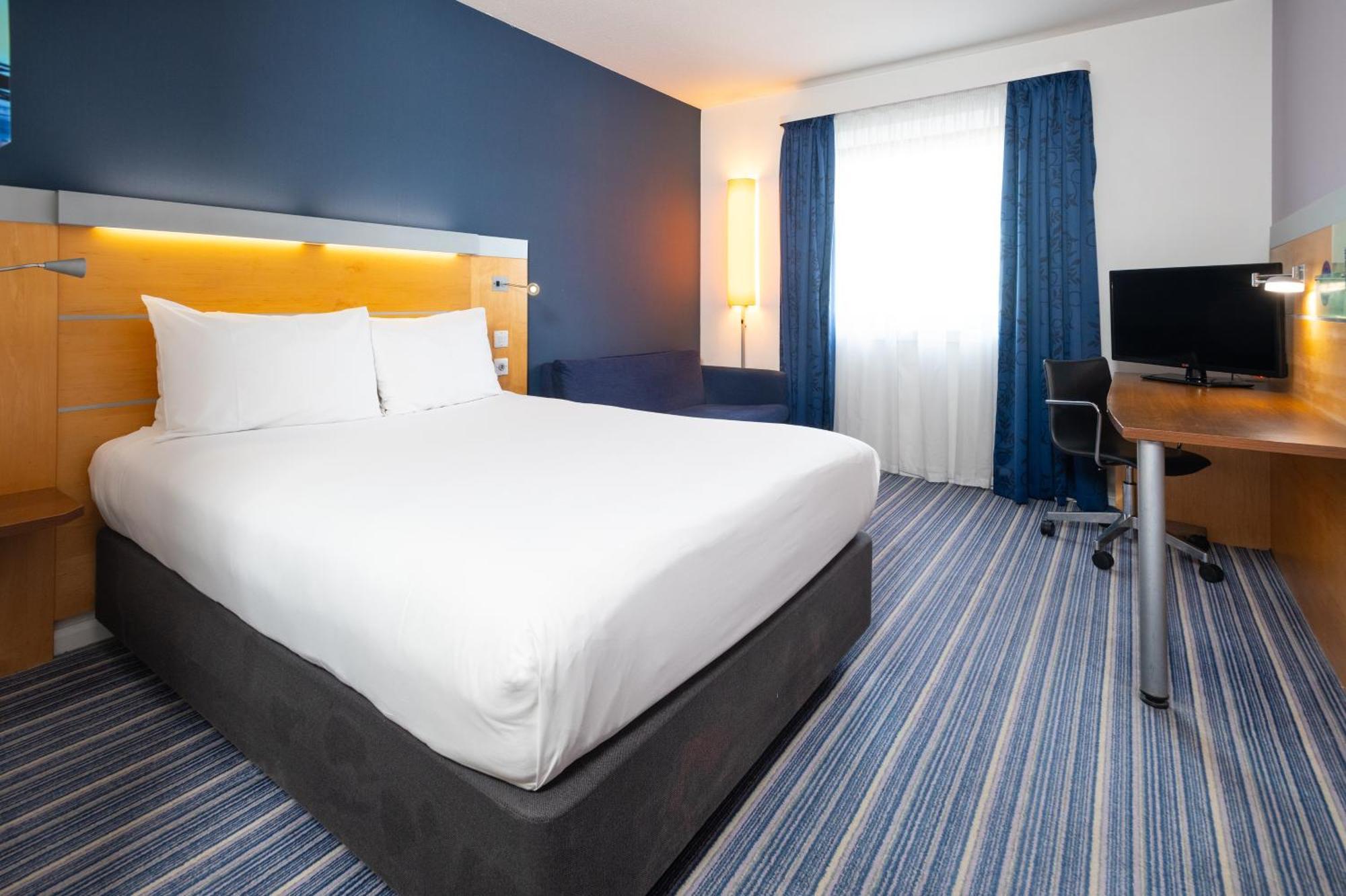 Holiday Inn Express Stevenage By Ihg Ngoại thất bức ảnh