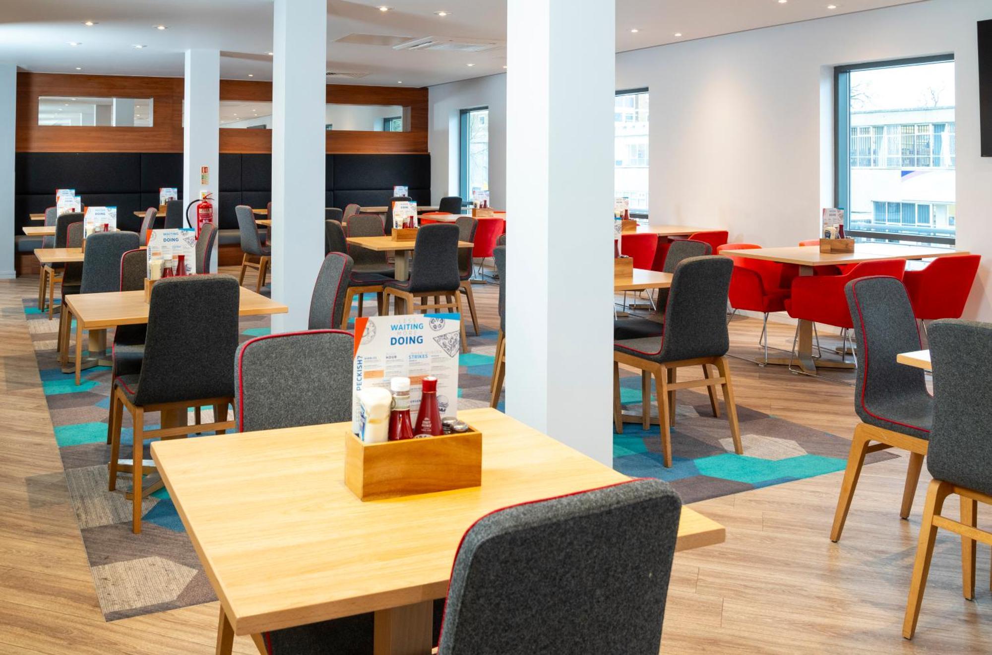 Holiday Inn Express Stevenage By Ihg Ngoại thất bức ảnh