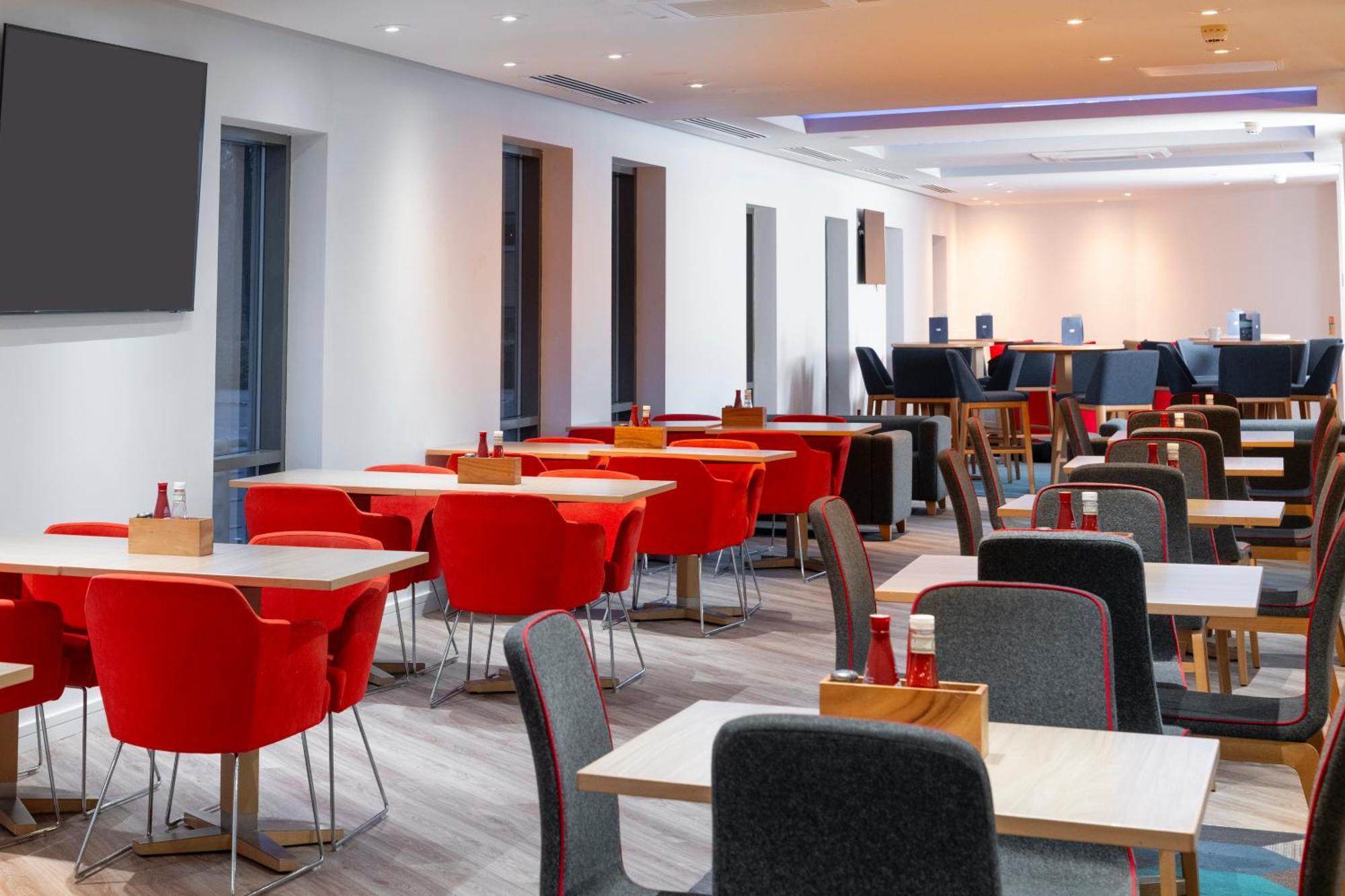 Holiday Inn Express Stevenage By Ihg Ngoại thất bức ảnh