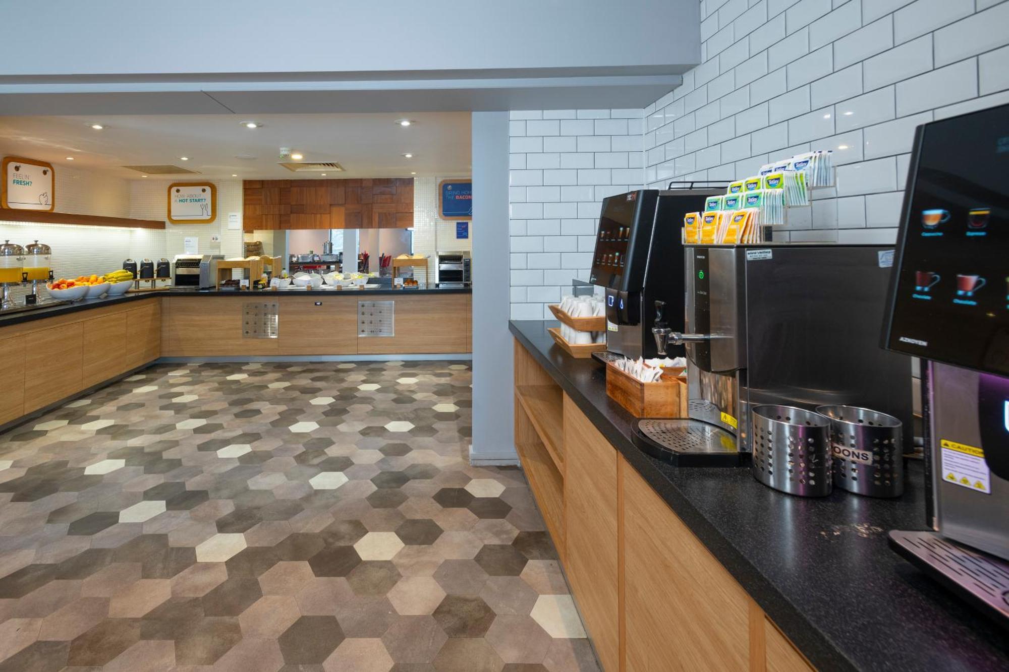 Holiday Inn Express Stevenage By Ihg Ngoại thất bức ảnh