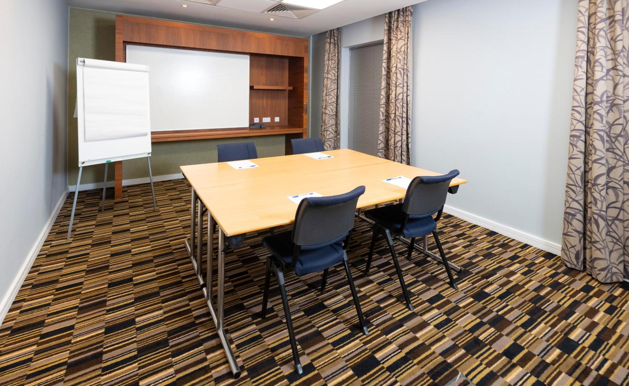Holiday Inn Express Stevenage By Ihg Ngoại thất bức ảnh