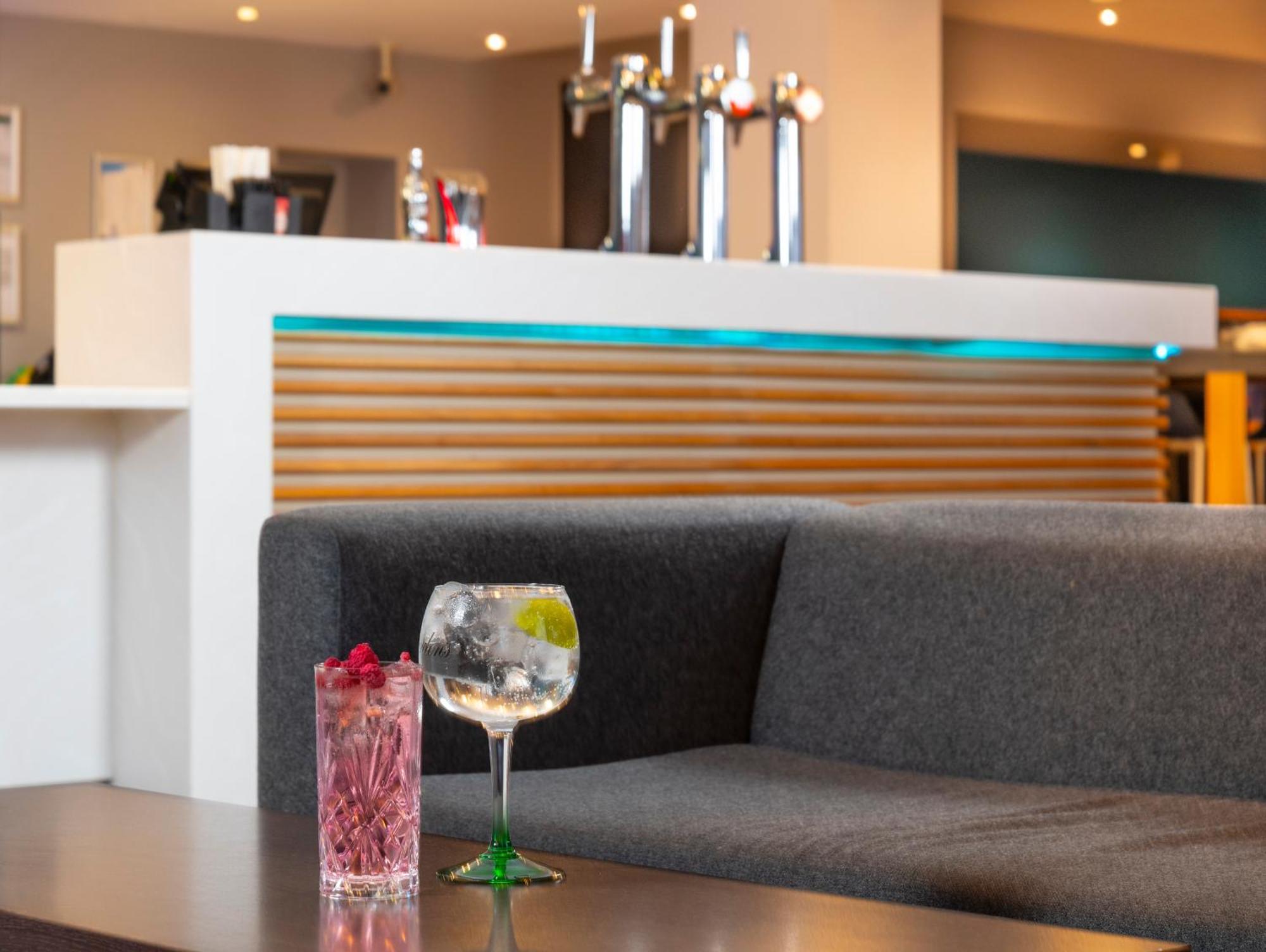 Holiday Inn Express Stevenage By Ihg Ngoại thất bức ảnh