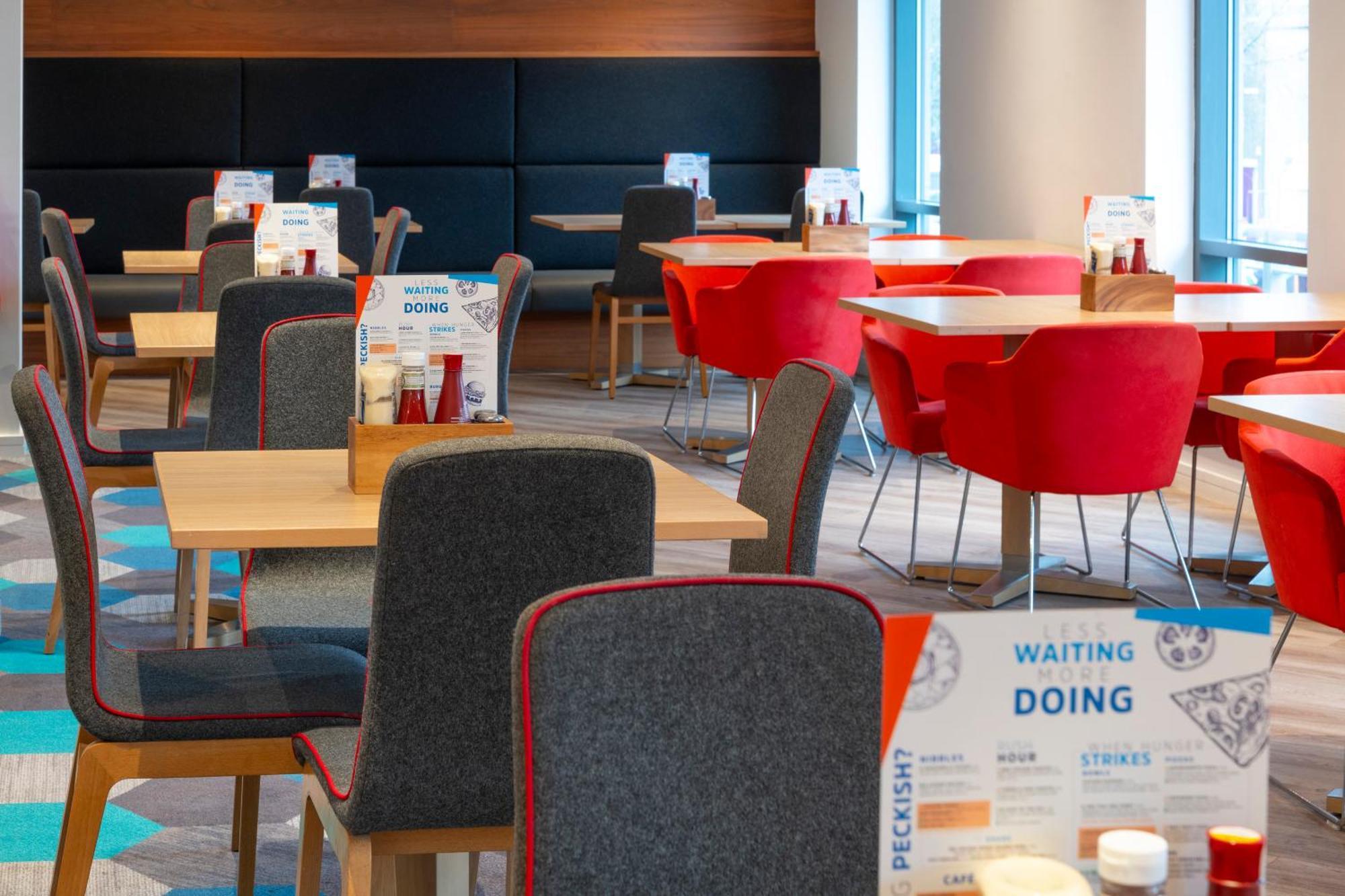 Holiday Inn Express Stevenage By Ihg Ngoại thất bức ảnh