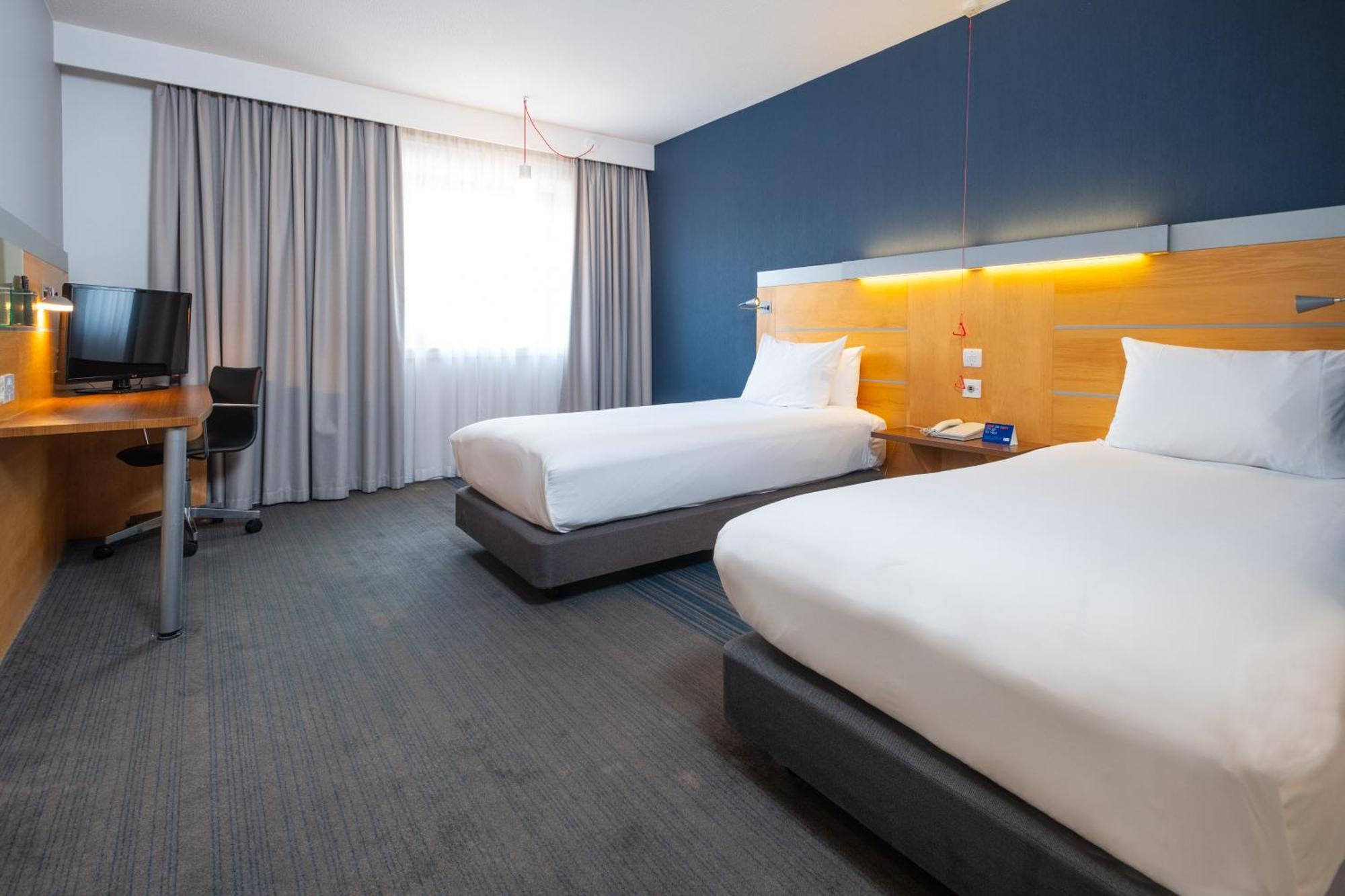 Holiday Inn Express Stevenage By Ihg Ngoại thất bức ảnh
