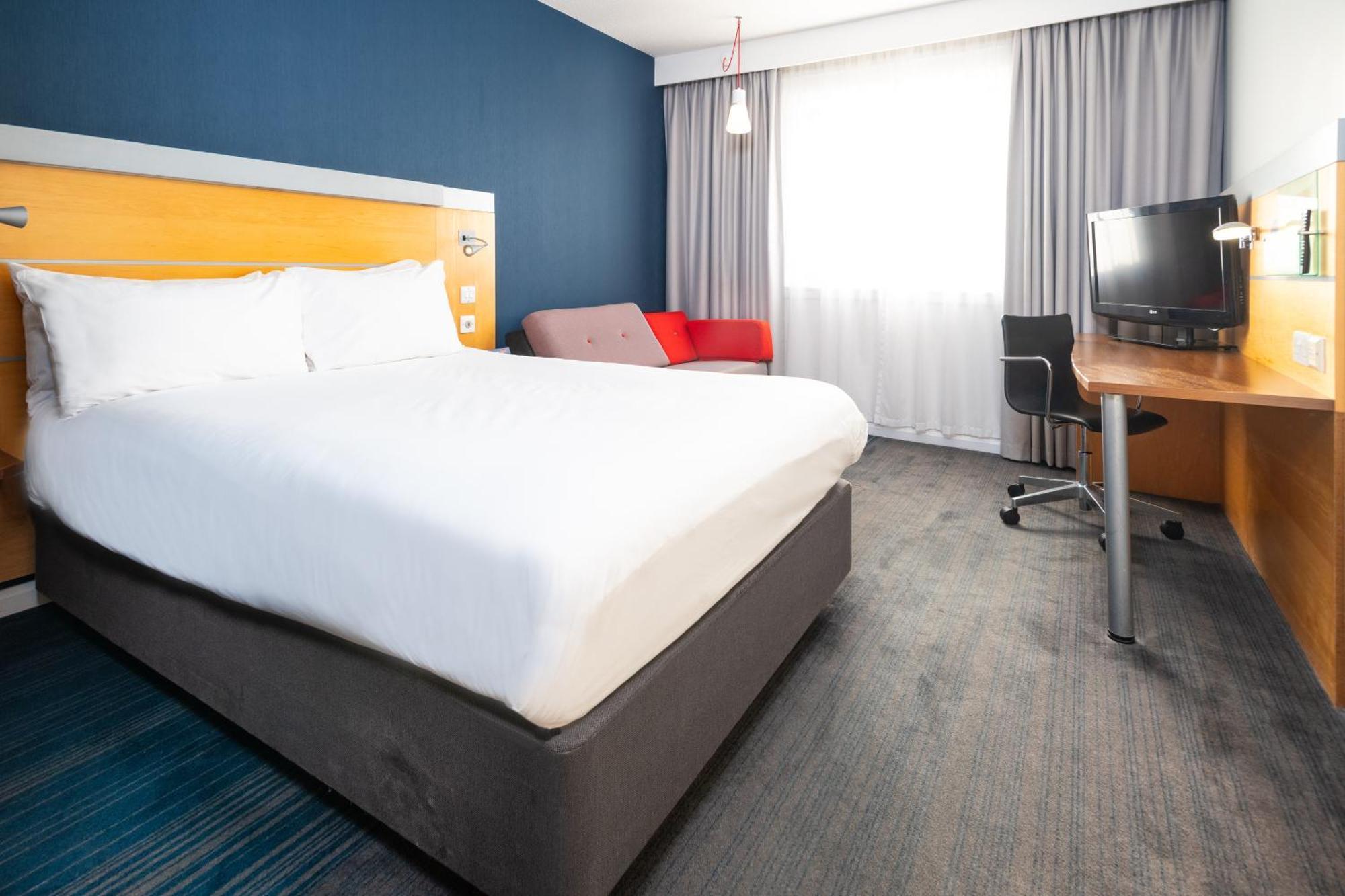 Holiday Inn Express Stevenage By Ihg Ngoại thất bức ảnh