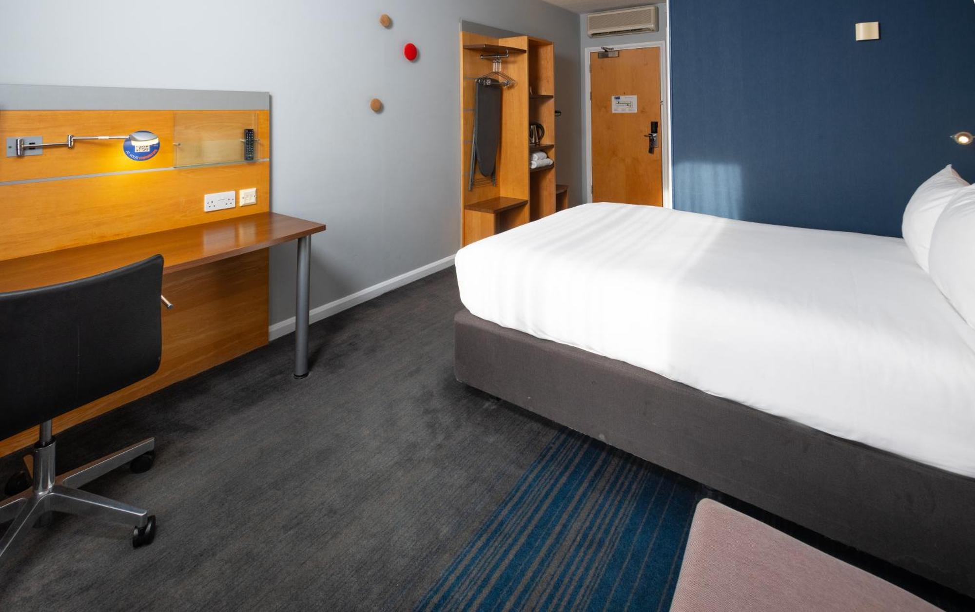 Holiday Inn Express Stevenage By Ihg Ngoại thất bức ảnh