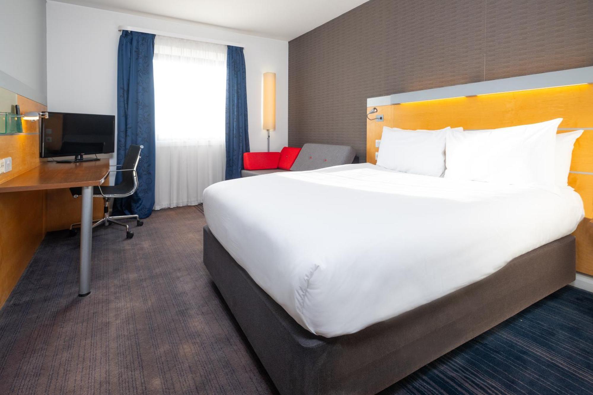 Holiday Inn Express Stevenage By Ihg Ngoại thất bức ảnh