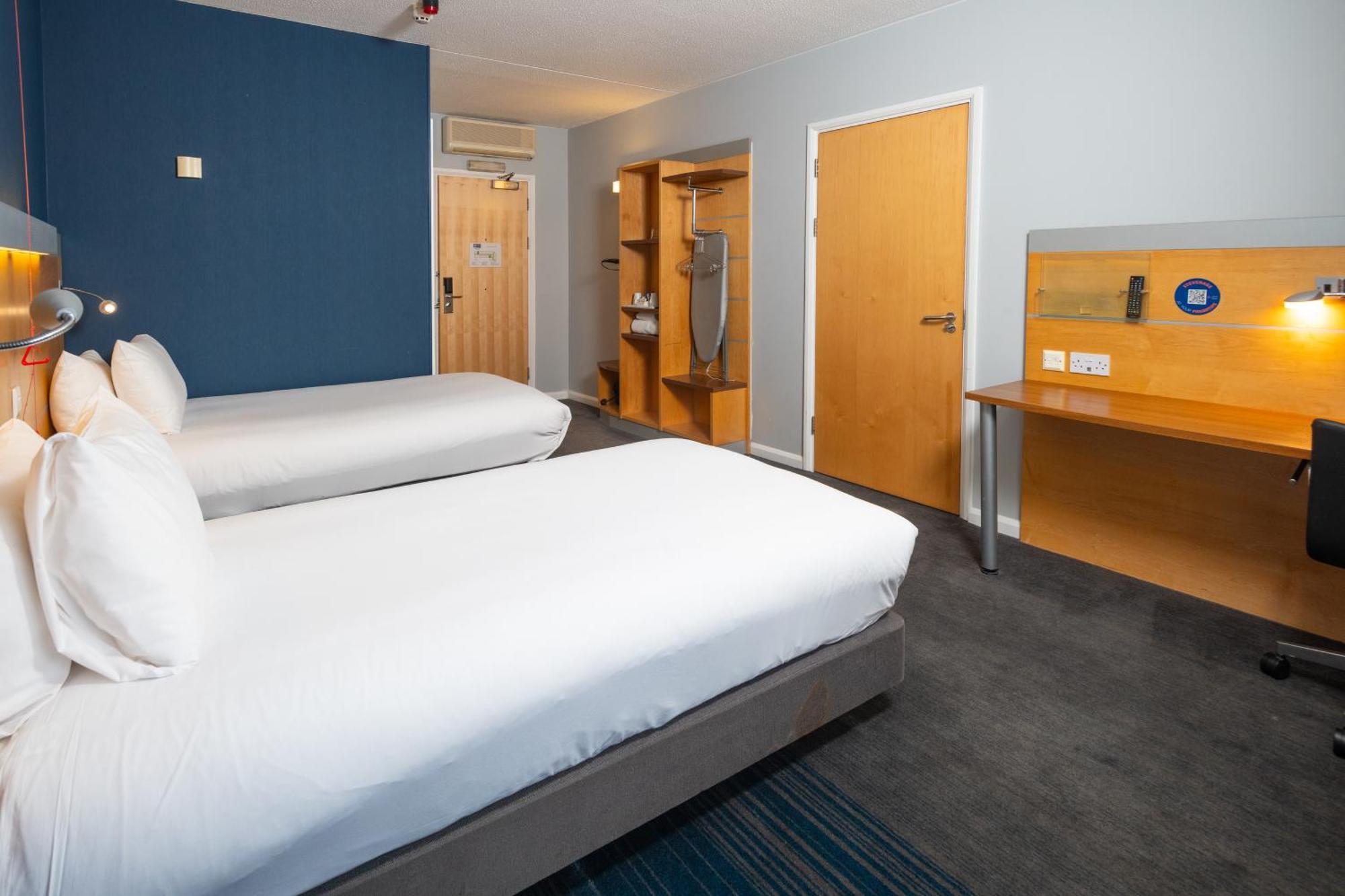 Holiday Inn Express Stevenage By Ihg Ngoại thất bức ảnh