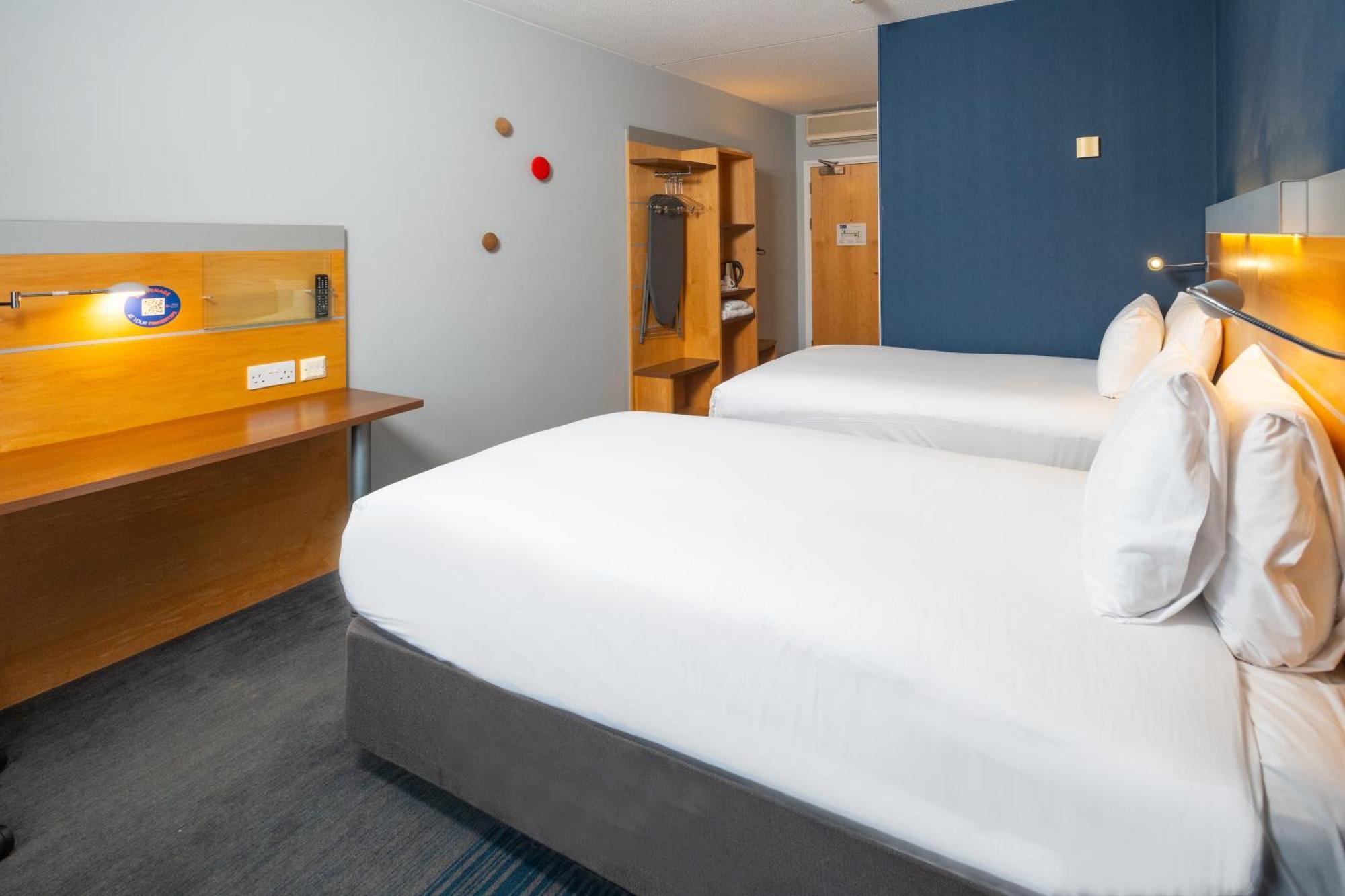 Holiday Inn Express Stevenage By Ihg Ngoại thất bức ảnh