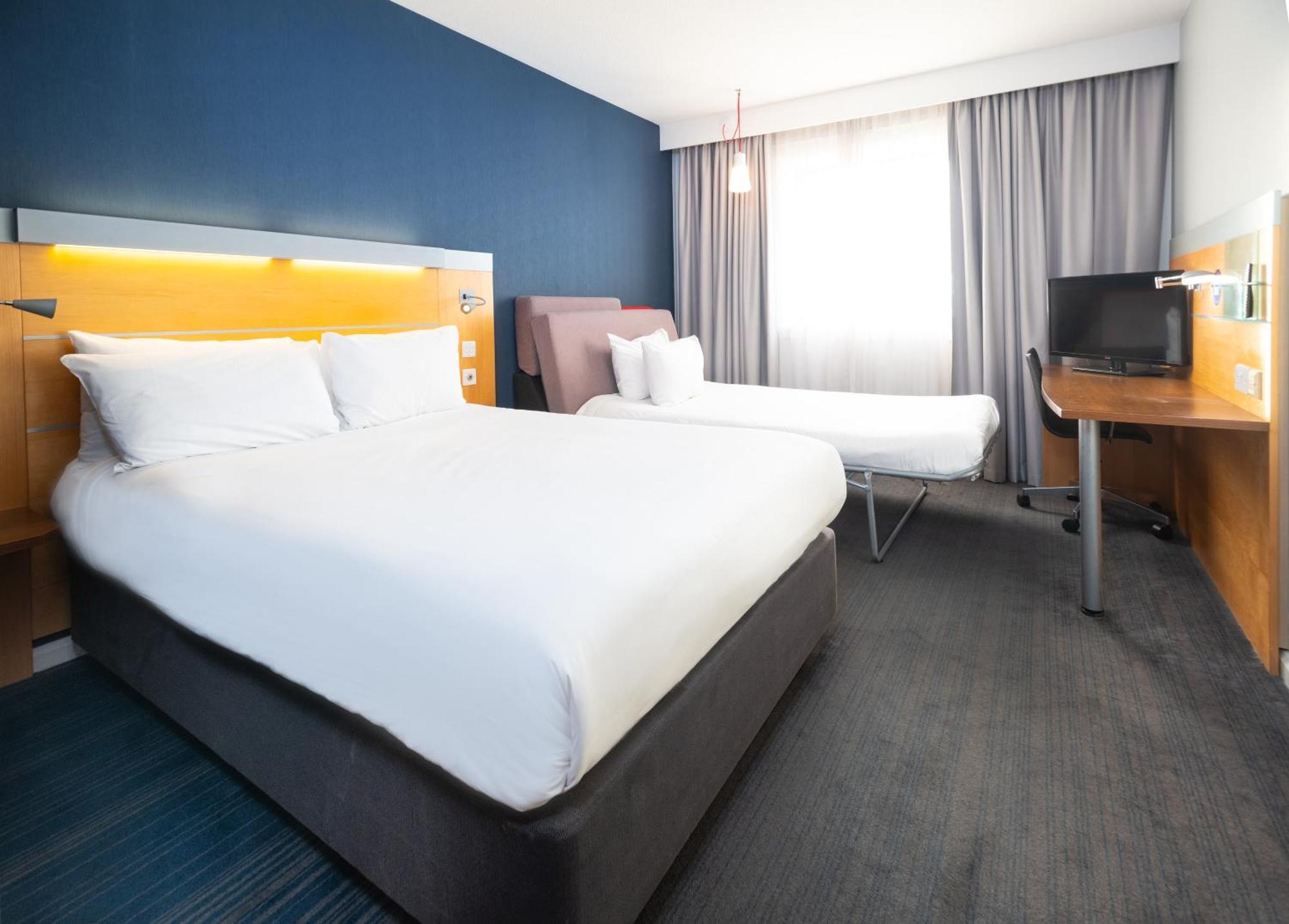 Holiday Inn Express Stevenage By Ihg Ngoại thất bức ảnh