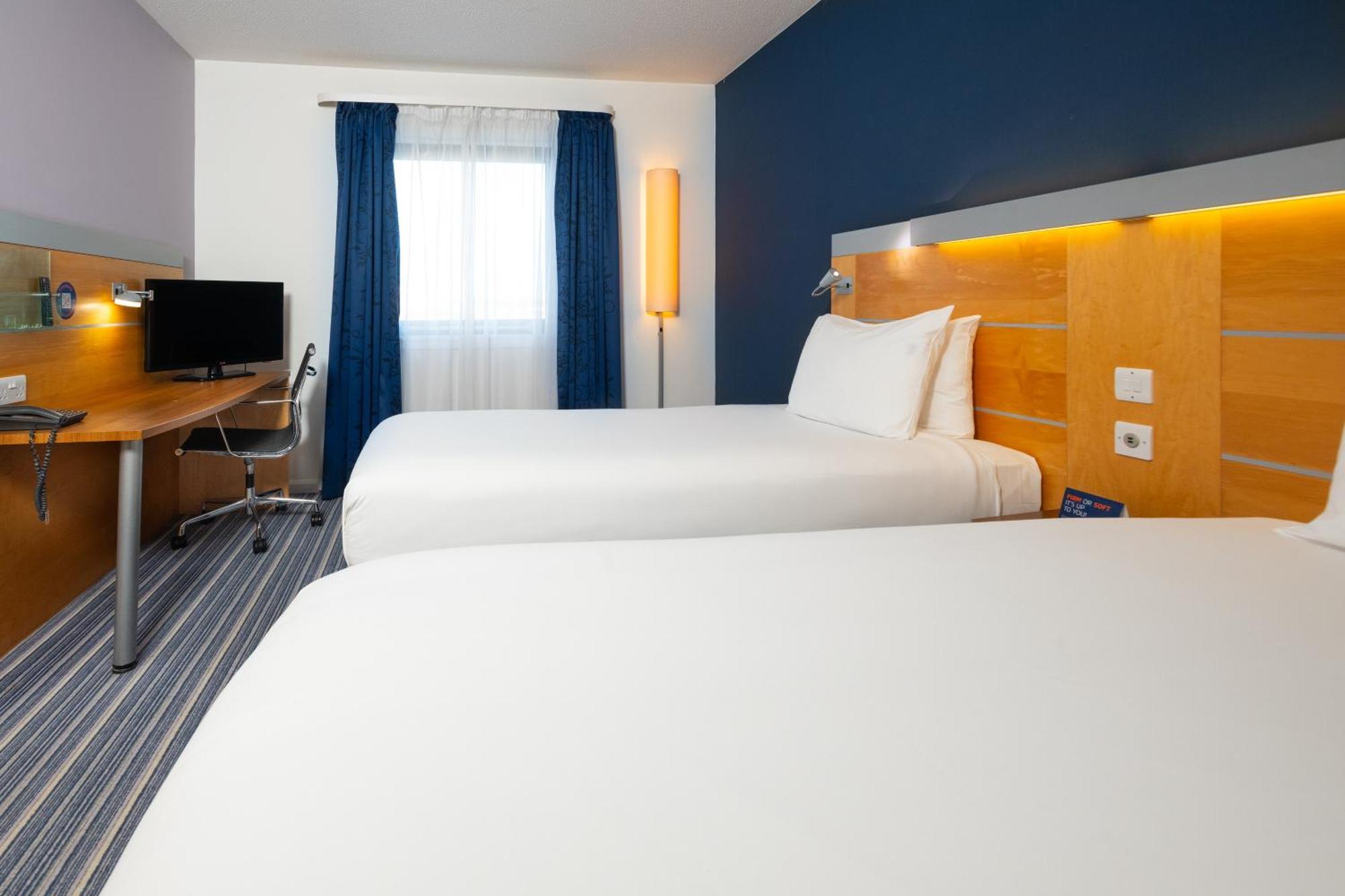 Holiday Inn Express Stevenage By Ihg Ngoại thất bức ảnh