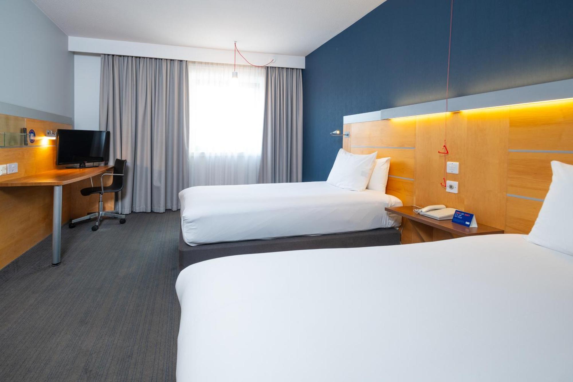 Holiday Inn Express Stevenage By Ihg Ngoại thất bức ảnh