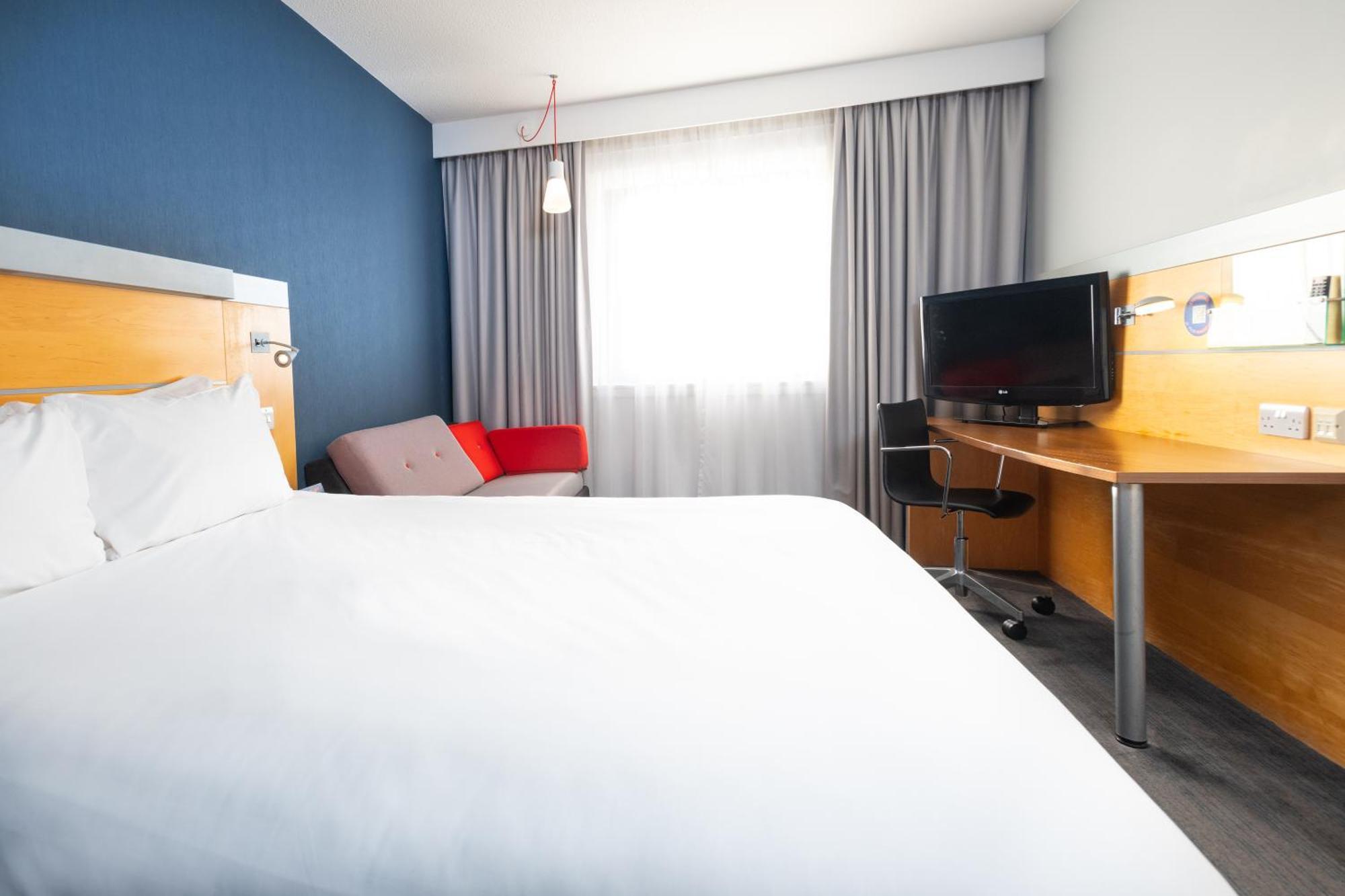 Holiday Inn Express Stevenage By Ihg Ngoại thất bức ảnh