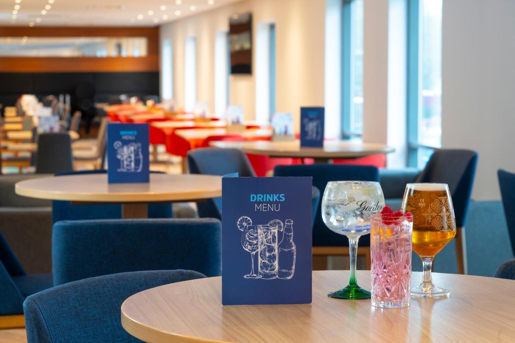 Holiday Inn Express Stevenage By Ihg Ngoại thất bức ảnh