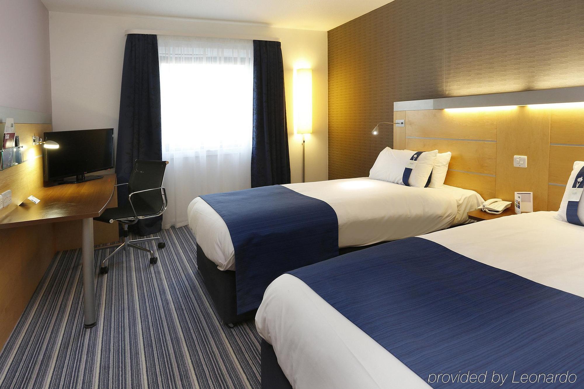 Holiday Inn Express Stevenage, An Ihg Hotel Ngoại thất bức ảnh