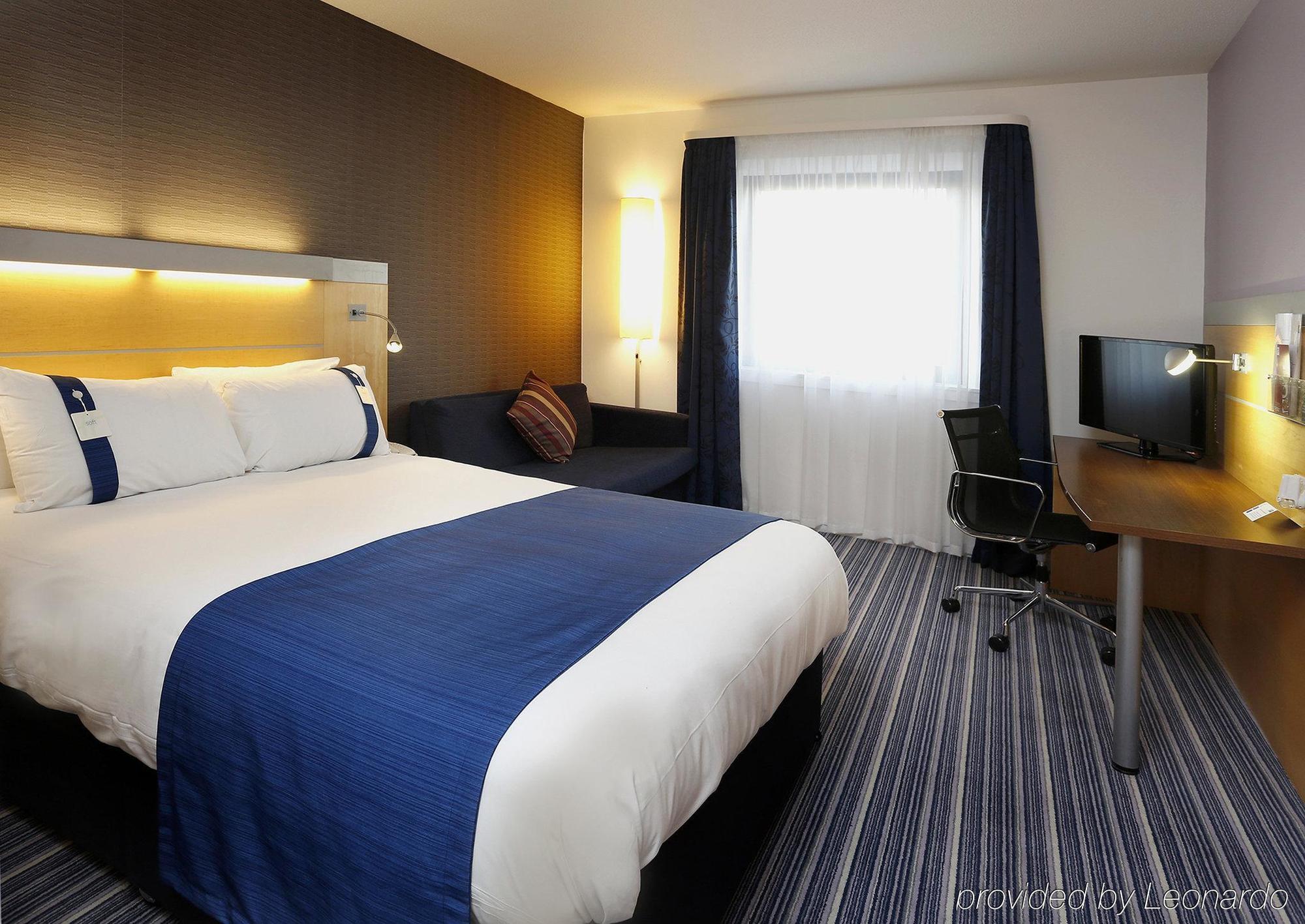 Holiday Inn Express Stevenage, An Ihg Hotel Ngoại thất bức ảnh