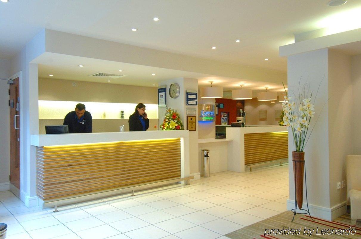 Holiday Inn Express Stevenage, An Ihg Hotel Ngoại thất bức ảnh