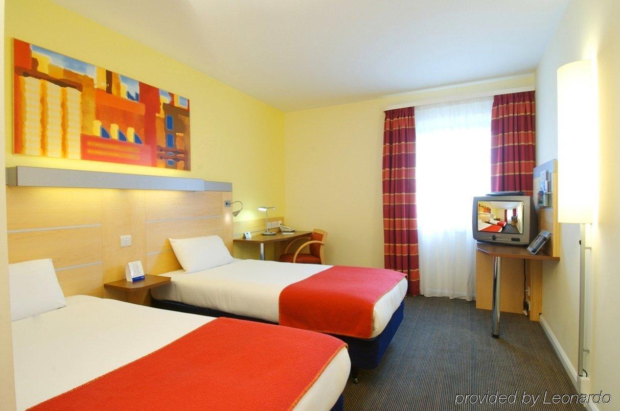 Holiday Inn Express Stevenage, An Ihg Hotel Ngoại thất bức ảnh