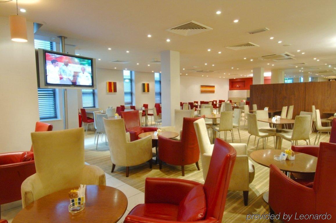 Holiday Inn Express Stevenage, An Ihg Hotel Ngoại thất bức ảnh