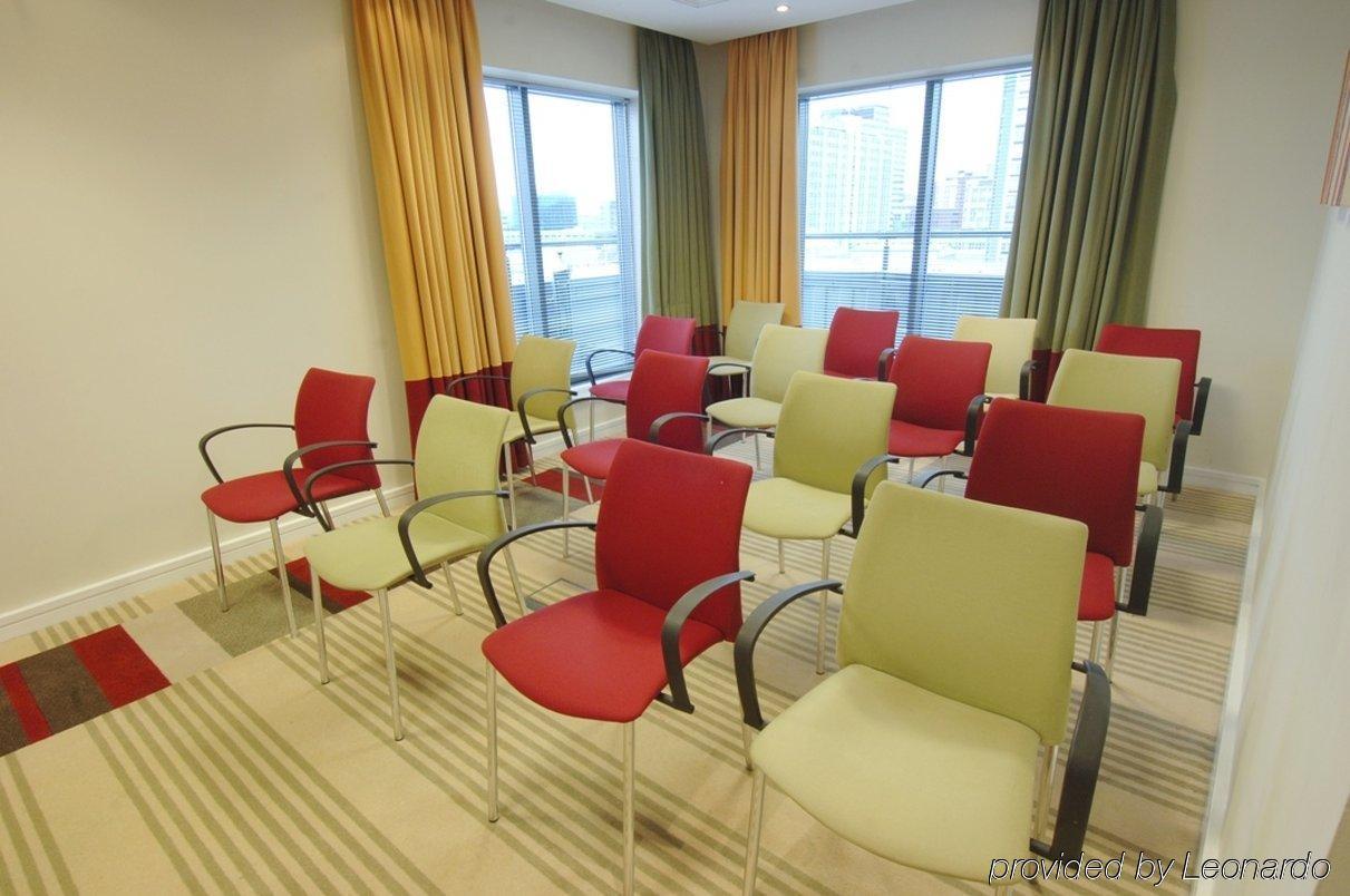 Holiday Inn Express Stevenage By Ihg Ngoại thất bức ảnh