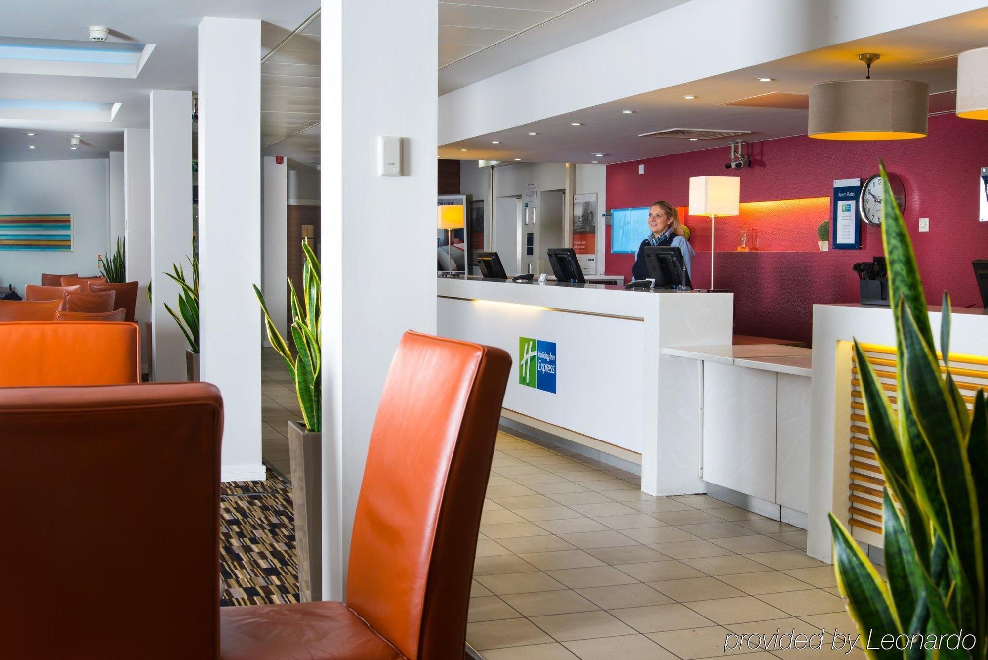 Holiday Inn Express Stevenage, An Ihg Hotel Ngoại thất bức ảnh