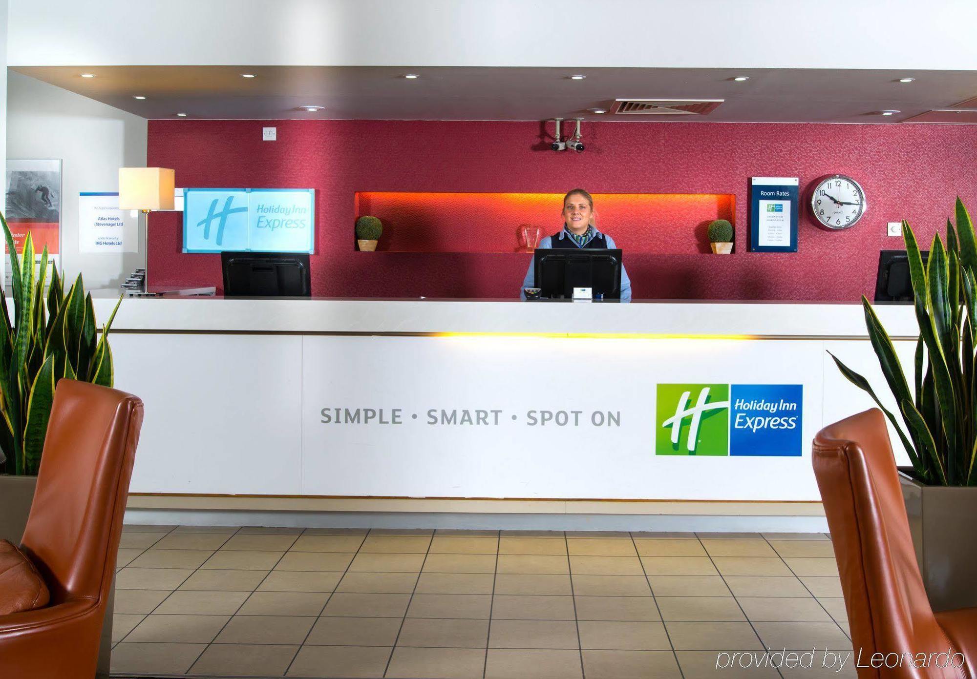 Holiday Inn Express Stevenage, An Ihg Hotel Ngoại thất bức ảnh