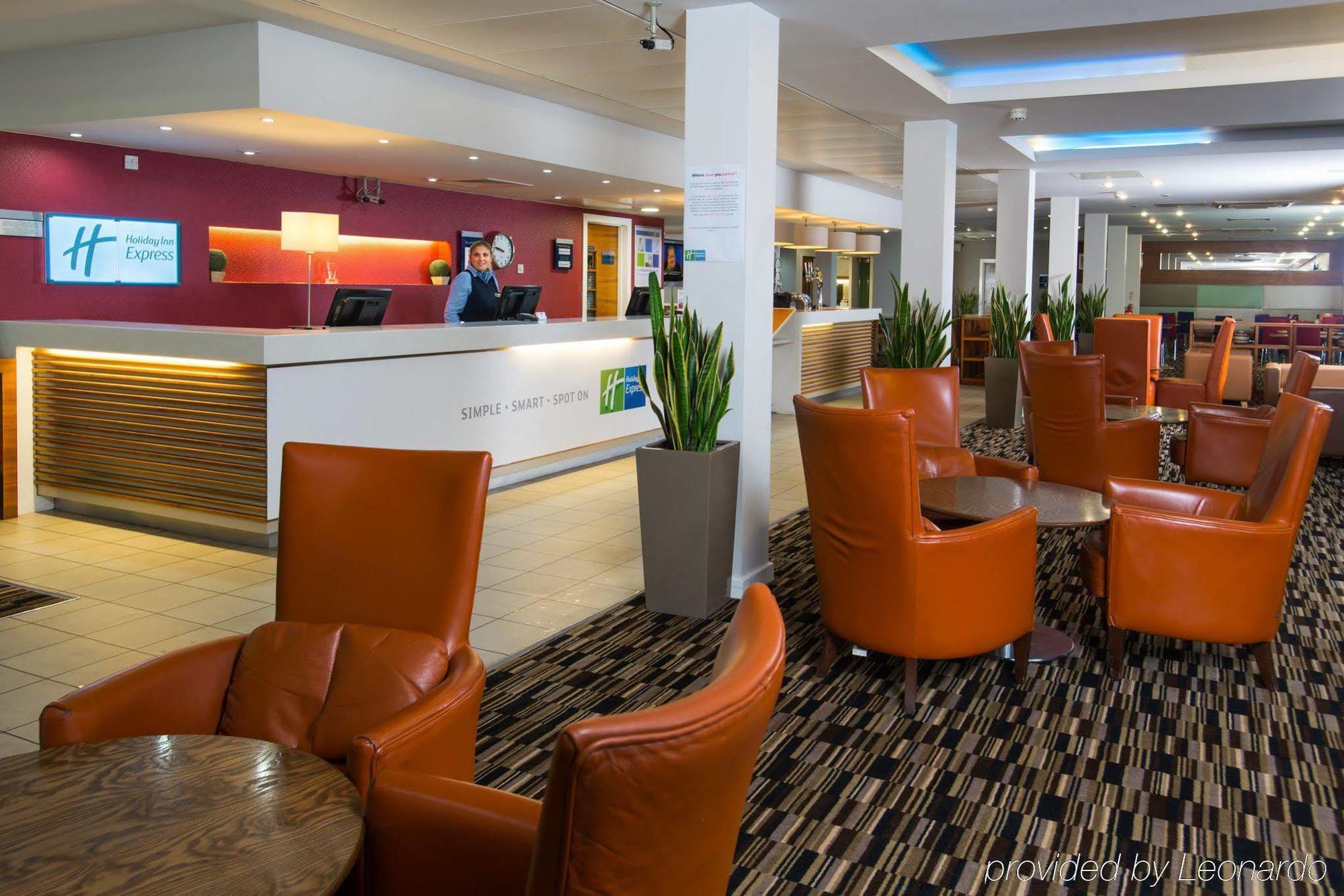 Holiday Inn Express Stevenage, An Ihg Hotel Ngoại thất bức ảnh