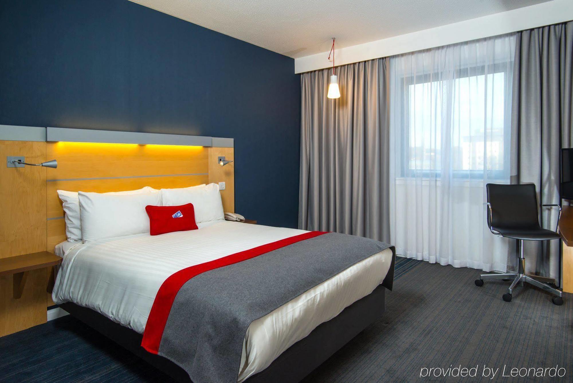 Holiday Inn Express Stevenage By Ihg Ngoại thất bức ảnh