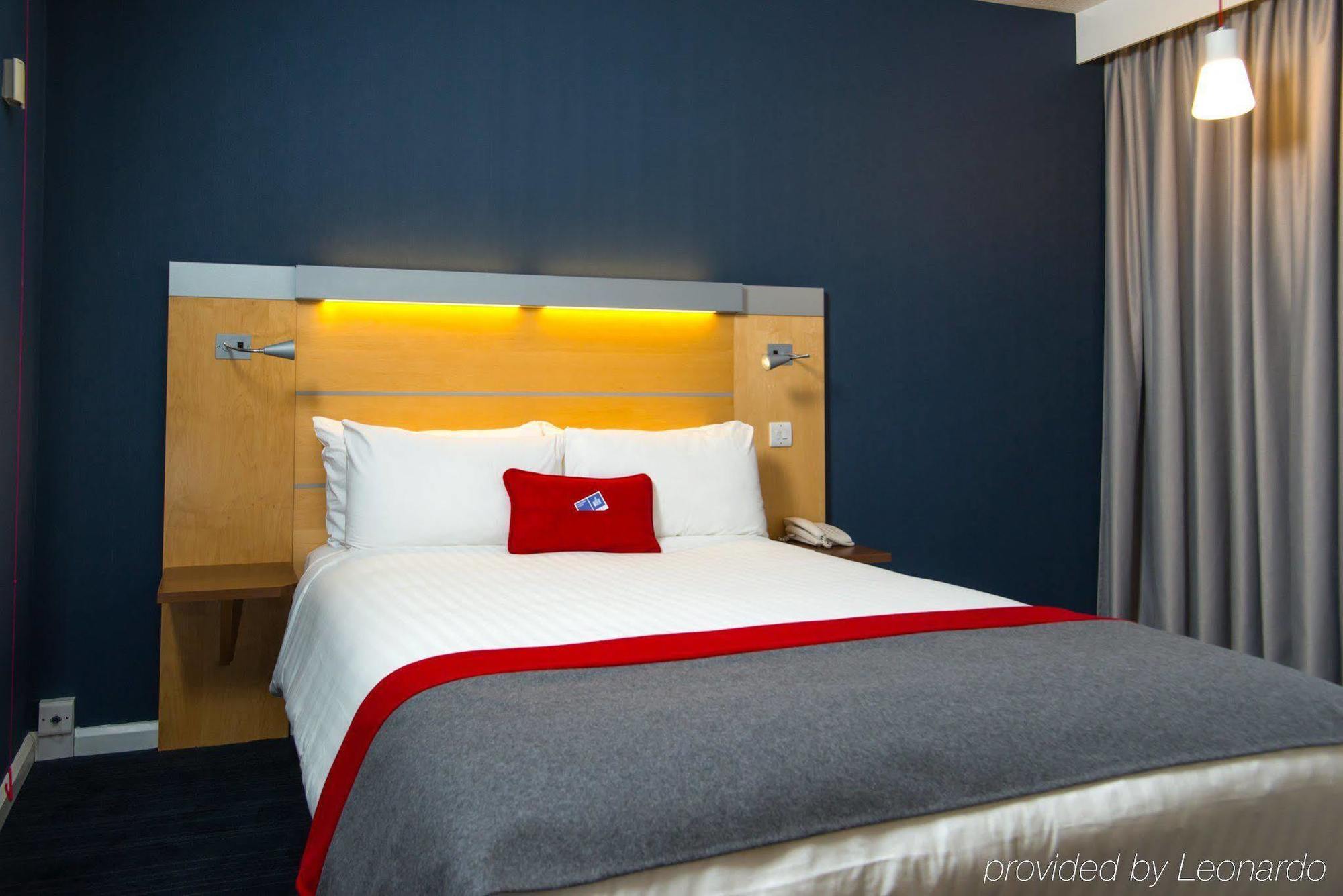 Holiday Inn Express Stevenage, An Ihg Hotel Ngoại thất bức ảnh