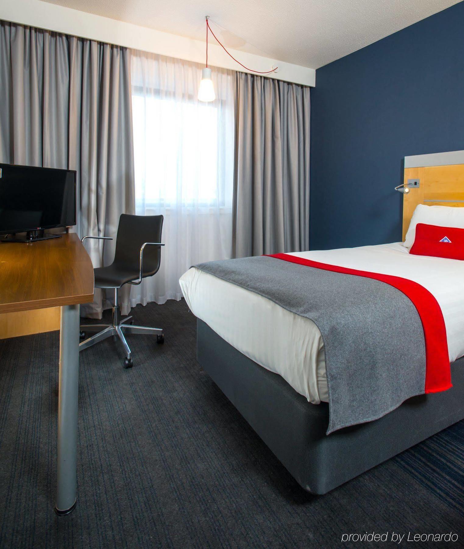 Holiday Inn Express Stevenage, An Ihg Hotel Ngoại thất bức ảnh