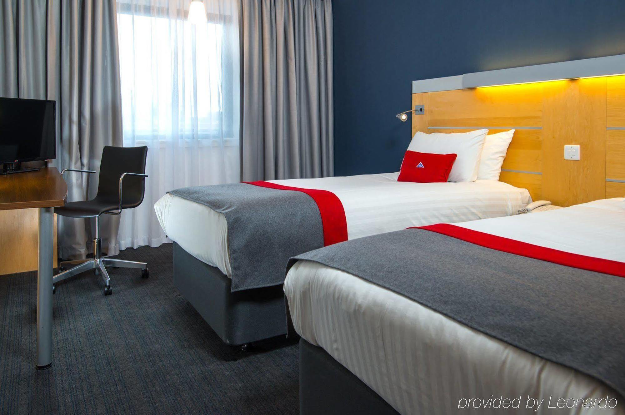 Holiday Inn Express Stevenage, An Ihg Hotel Ngoại thất bức ảnh