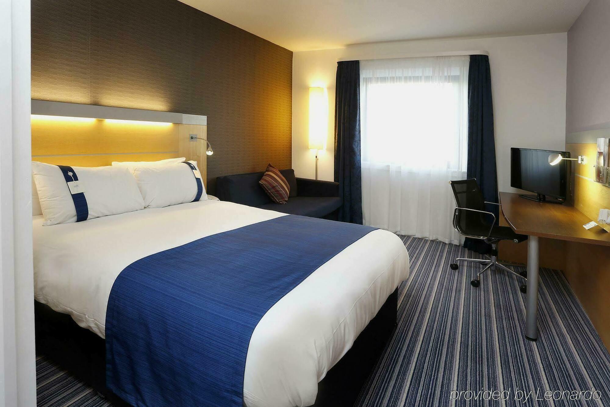 Holiday Inn Express Stevenage, An Ihg Hotel Ngoại thất bức ảnh