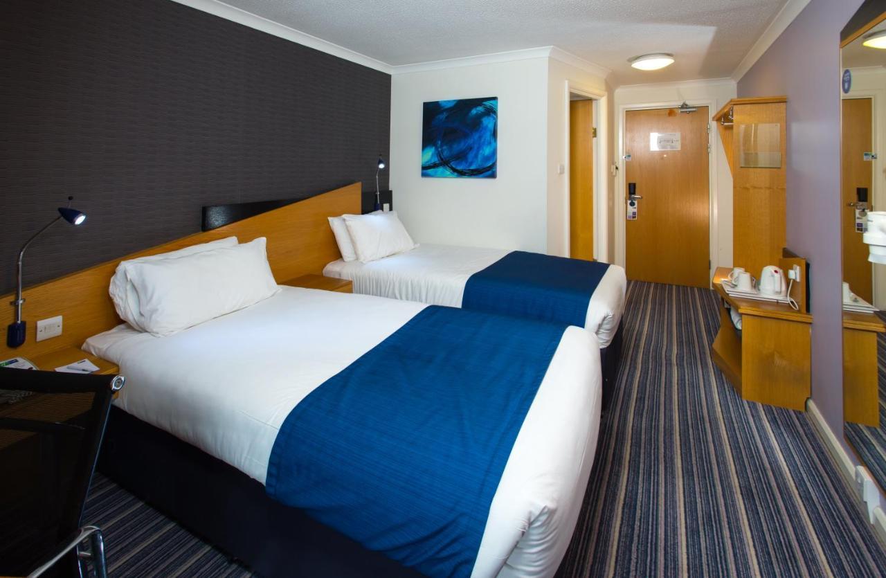 Holiday Inn Express Stevenage, An Ihg Hotel Ngoại thất bức ảnh