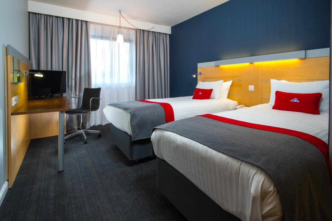 Holiday Inn Express Stevenage, An Ihg Hotel Ngoại thất bức ảnh